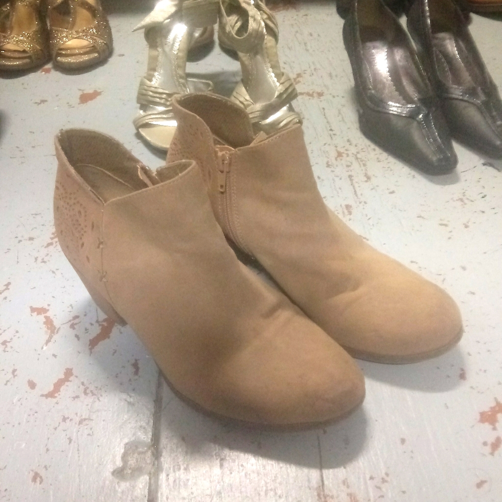 Women's shoes